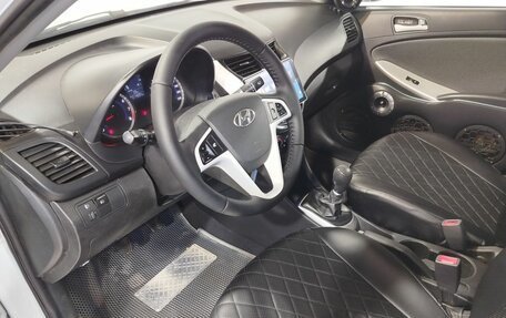 Hyundai Solaris II рестайлинг, 2013 год, 650 000 рублей, 16 фотография