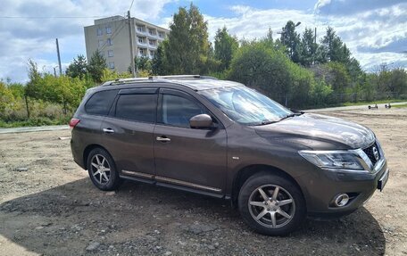Nissan Pathfinder, 2015 год, 1 900 000 рублей, 10 фотография