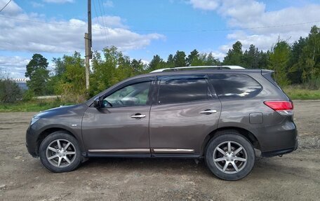 Nissan Pathfinder, 2015 год, 1 900 000 рублей, 5 фотография