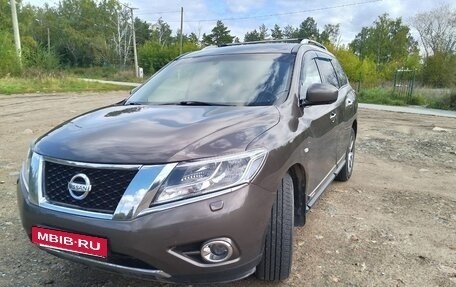 Nissan Pathfinder, 2015 год, 1 900 000 рублей, 4 фотография
