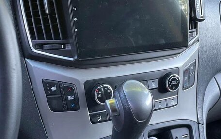 Hyundai Grand Starex Grand Starex I рестайлинг 2, 2018 год, 2 050 000 рублей, 2 фотография