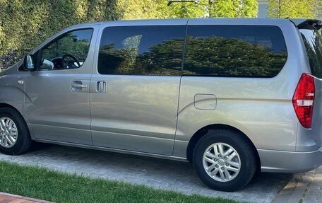 Hyundai Grand Starex Grand Starex I рестайлинг 2, 2018 год, 2 050 000 рублей, 3 фотография