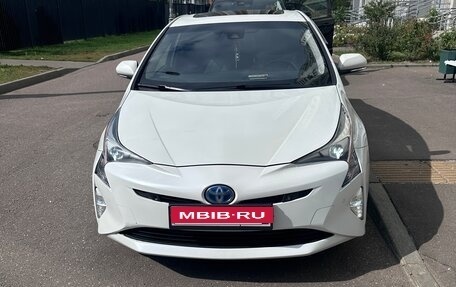 Toyota Prius IV XW50, 2016 год, 1 600 000 рублей, 1 фотография