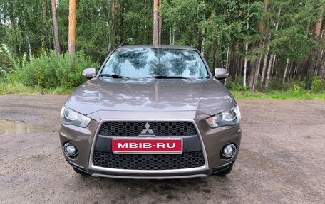 Mitsubishi Outlander III рестайлинг 3, 2011 год, 1 350 000 рублей, 1 фотография