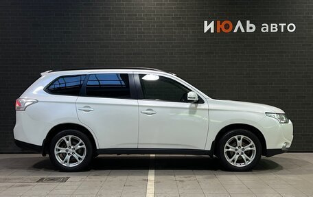 Mitsubishi Outlander III рестайлинг 3, 2013 год, 1 495 000 рублей, 4 фотография