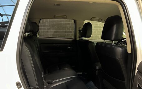 Mitsubishi Outlander III рестайлинг 3, 2013 год, 1 495 000 рублей, 12 фотография