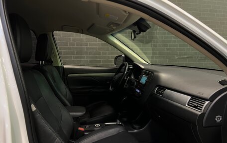 Mitsubishi Outlander III рестайлинг 3, 2013 год, 1 495 000 рублей, 11 фотография