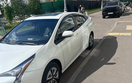 Toyota Prius IV XW50, 2016 год, 1 600 000 рублей, 5 фотография