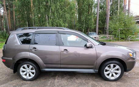 Mitsubishi Outlander III рестайлинг 3, 2011 год, 1 350 000 рублей, 4 фотография