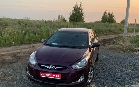 Hyundai Solaris II рестайлинг, 2013 год, 730 000 рублей, 1 фотография
