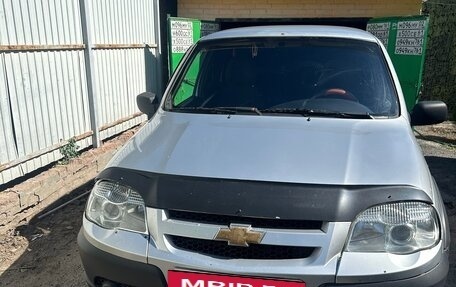 Chevrolet Niva I рестайлинг, 2010 год, 330 000 рублей, 2 фотография