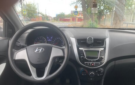 Hyundai Solaris II рестайлинг, 2013 год, 730 000 рублей, 8 фотография