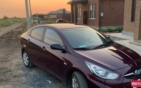 Hyundai Solaris II рестайлинг, 2013 год, 730 000 рублей, 2 фотография