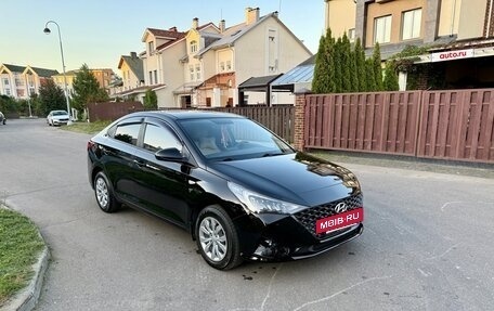 Hyundai Solaris II рестайлинг, 2021 год, 1 750 000 рублей, 2 фотография