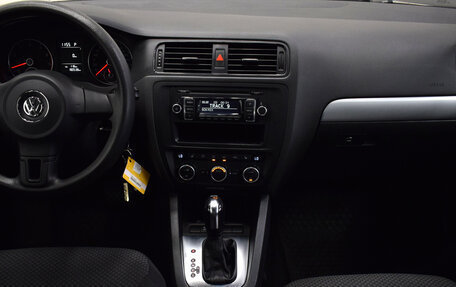 Volkswagen Jetta VI, 2012 год, 943 000 рублей, 5 фотография