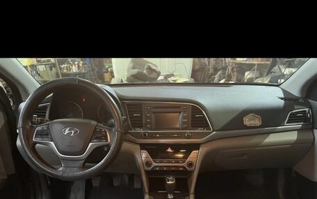 Hyundai Elantra VI рестайлинг, 2018 год, 1 600 000 рублей, 6 фотография