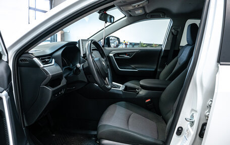 Toyota RAV4, 2019 год, 3 215 000 рублей, 10 фотография