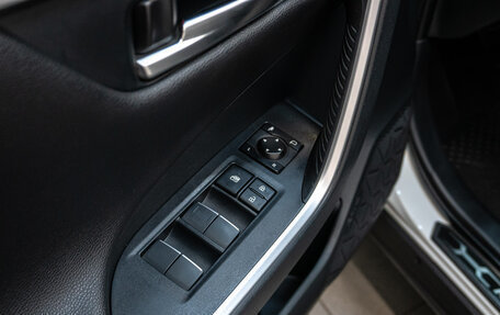 Toyota RAV4, 2019 год, 3 215 000 рублей, 8 фотография