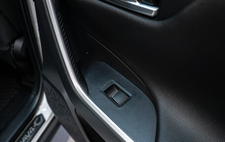 Toyota RAV4, 2019 год, 3 215 000 рублей, 24 фотография