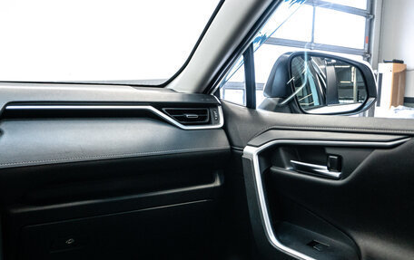 Toyota RAV4, 2019 год, 3 215 000 рублей, 22 фотография