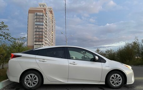 Toyota Prius IV XW50, 2017 год, 1 550 000 рублей, 14 фотография