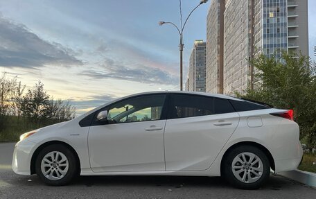 Toyota Prius IV XW50, 2017 год, 1 550 000 рублей, 10 фотография
