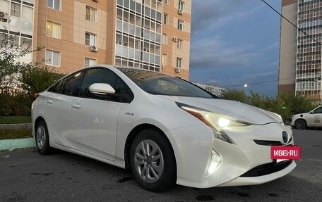 Toyota Prius IV XW50, 2017 год, 1 550 000 рублей, 5 фотография