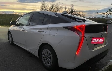 Toyota Prius IV XW50, 2017 год, 1 550 000 рублей, 9 фотография