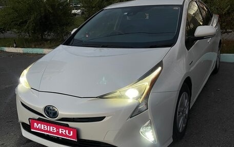 Toyota Prius IV XW50, 2017 год, 1 550 000 рублей, 1 фотография