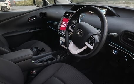 Toyota Prius IV XW50, 2017 год, 1 550 000 рублей, 18 фотография