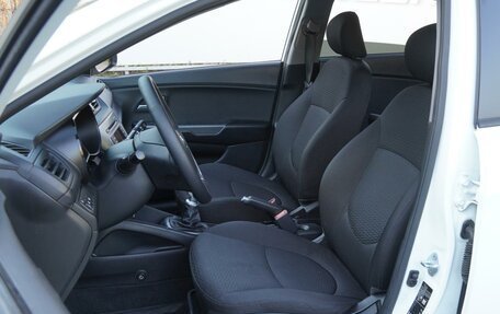 KIA Rio III рестайлинг, 2015 год, 990 000 рублей, 10 фотография