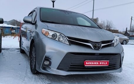 Toyota Sienna III, 2019 год, 2 600 000 рублей, 1 фотография