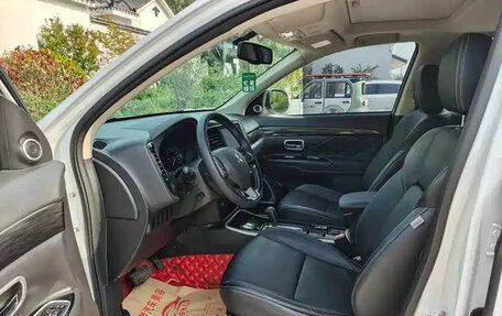 Mitsubishi Outlander III рестайлинг 3, 2022 год, 1 645 555 рублей, 11 фотография
