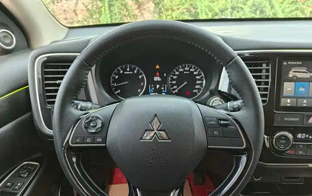 Mitsubishi Outlander III рестайлинг 3, 2022 год, 1 645 555 рублей, 10 фотография