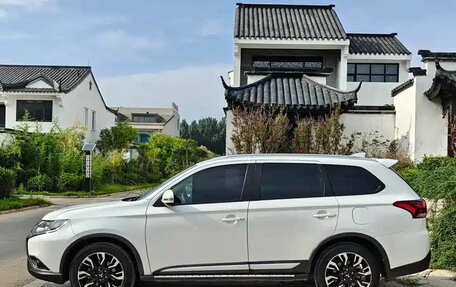 Mitsubishi Outlander III рестайлинг 3, 2022 год, 1 645 555 рублей, 3 фотография