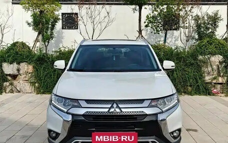Mitsubishi Outlander III рестайлинг 3, 2022 год, 1 645 555 рублей, 4 фотография