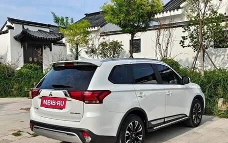 Mitsubishi Outlander III рестайлинг 3, 2022 год, 1 645 555 рублей, 7 фотография