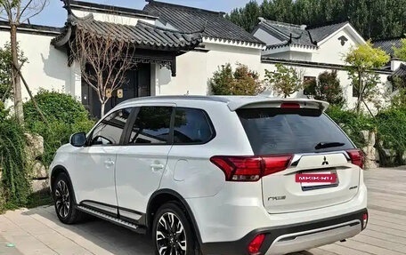 Mitsubishi Outlander III рестайлинг 3, 2022 год, 1 645 555 рублей, 5 фотография