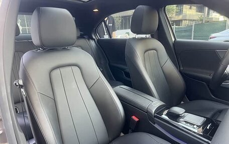 Mercedes-Benz A-Класс, 2022 год, 2 100 000 рублей, 15 фотография