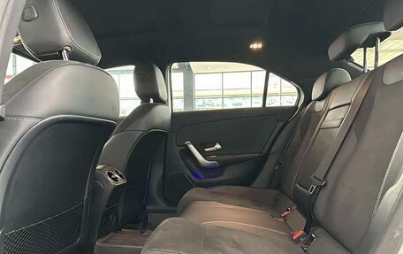 Mercedes-Benz A-Класс, 2022 год, 2 100 000 рублей, 14 фотография