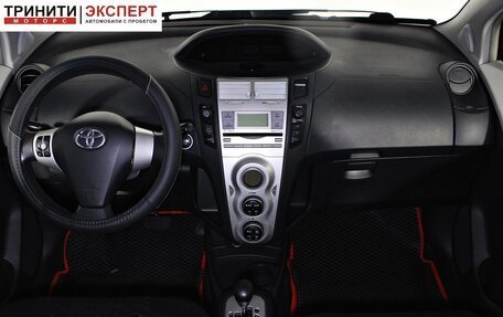 Toyota Yaris III рестайлинг, 2008 год, 587 000 рублей, 10 фотография