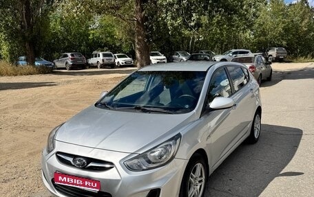 Hyundai Solaris II рестайлинг, 2011 год, 550 000 рублей, 1 фотография