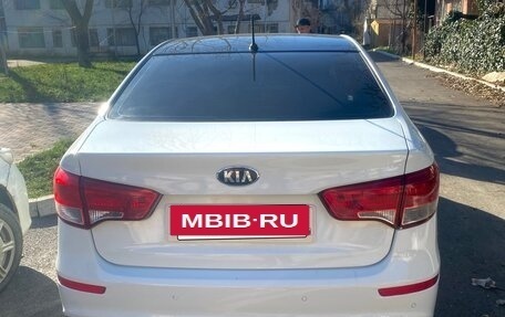 KIA Rio III рестайлинг, 2016 год, 900 000 рублей, 4 фотография