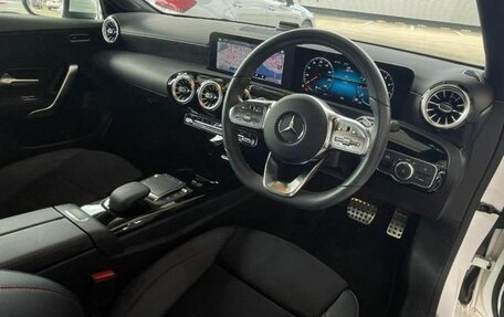 Mercedes-Benz A-Класс, 2022 год, 2 100 000 рублей, 11 фотография