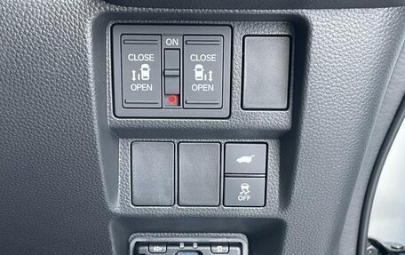Honda Stepwgn, 2022 год, 2 099 000 рублей, 17 фотография