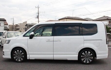 Honda Stepwgn, 2022 год, 2 068 000 рублей, 2 фотография