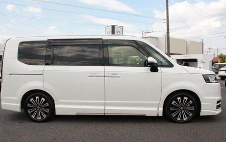 Honda Stepwgn, 2022 год, 2 068 000 рублей, 6 фотография