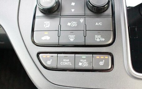 Honda Stepwgn, 2022 год, 2 068 000 рублей, 15 фотография