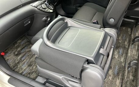 Toyota ISis I, 2017 год, 19 фотография