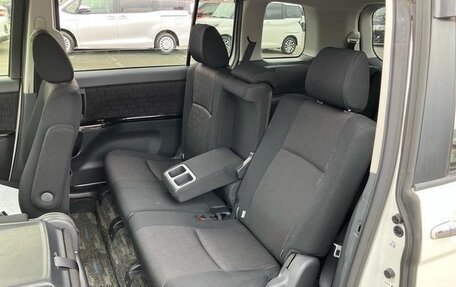 Toyota ISis I, 2017 год, 20 фотография